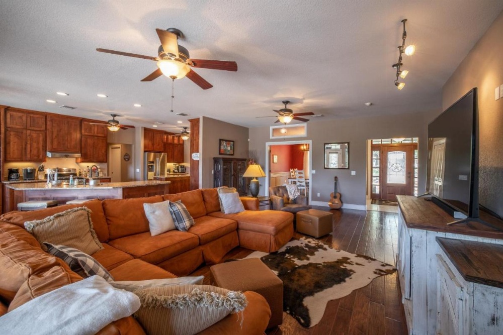 HILLS AND CHILLS home